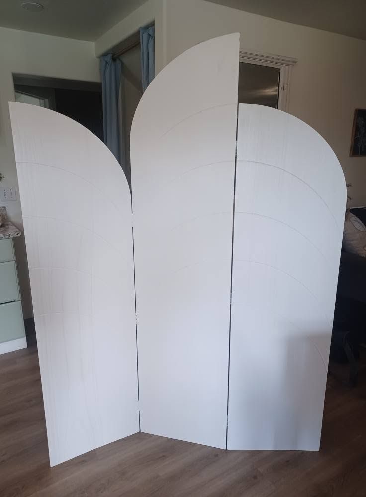 Set of three white arched backdrop panels